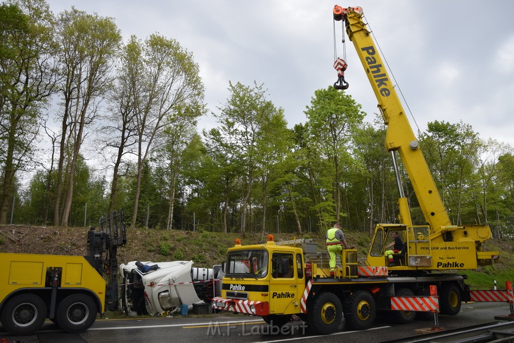 VU Gefahrgut LKW umgestuerzt A 4 Rich Koeln Hoehe AS Gummersbach P247.JPG - Miklos Laubert